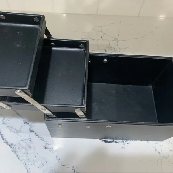 Make-up case. Black. Fabric exterior with solid insert. - Picture 3 of 11